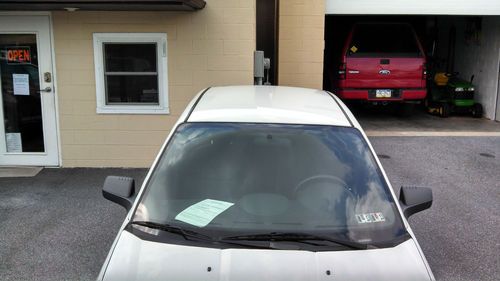 2010 Ford Focus SE Sedan 4-Door 2.0L, image 2