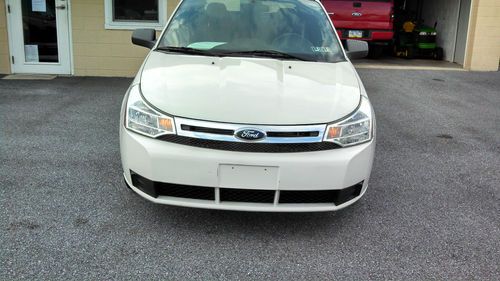 2010 Ford Focus SE Sedan 4-Door 2.0L, image 3