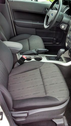 2010 Ford Focus SE Sedan 4-Door 2.0L, image 5