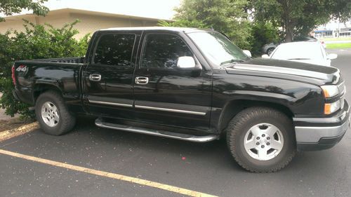 Black, crew cab, 4x4, bose stereo, entertainment
