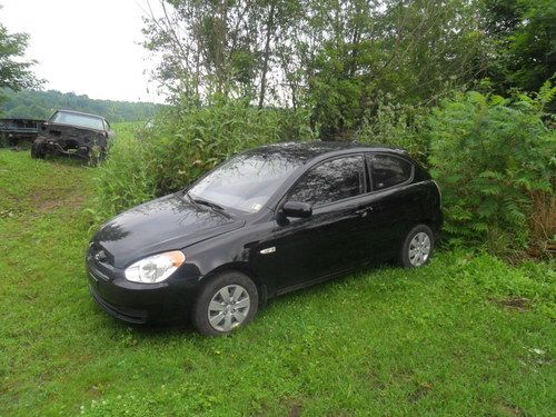 2010 hyundai accent gl hatchback 2-door 1.6l