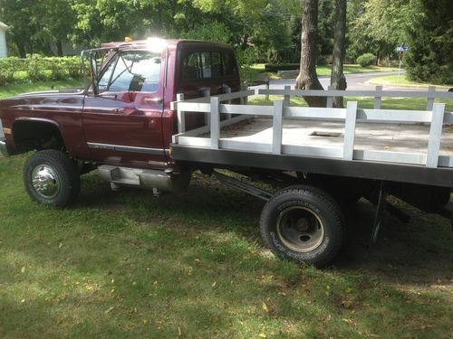 Chevy 4x4, cummins turbo engine, great condition!!
