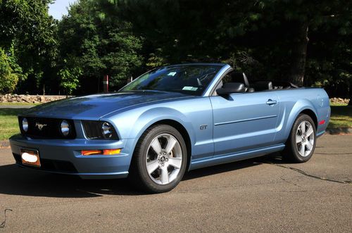 2006 ford mustang gt convertible premium 2-door 4.6l