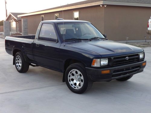 1994 toyota pickup 2-door 2.4l 22re - low miles, great condition! must see!