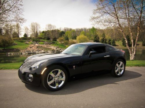 Pontiac solstice coupe gxp -  low miles - vin 49 - autographed by bob lutz