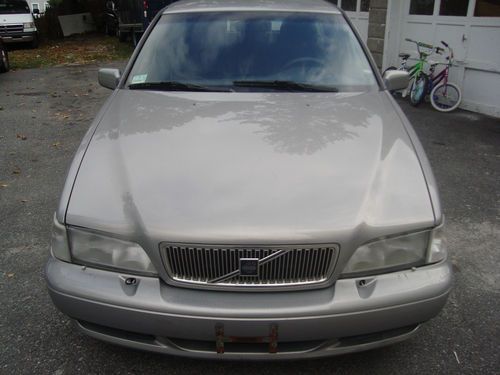 1998 volvo v70 station wagon w/ third row seats,run great and clean,no reserve