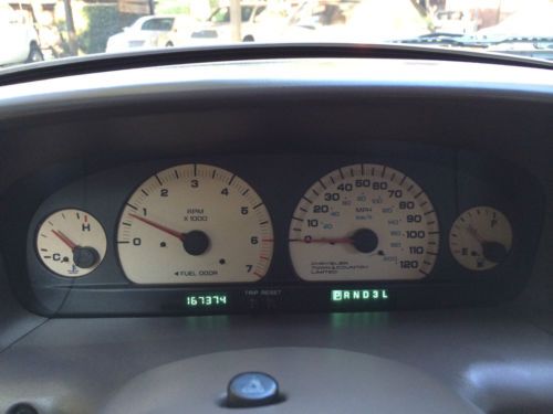 1999 Chrysler Town & Country Limited, image 4