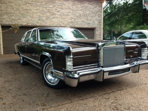 1978 lincoln town car / 4dr brown with tan landau 1/2 top / 96,700 miles