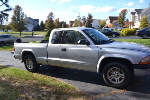 2002 silver dodge dakota extended cab slt pickup automatic, bedliner