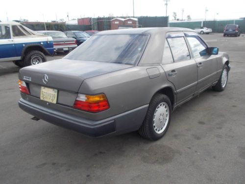 1986 Mercedes 300E, NO RESERVE, image 2