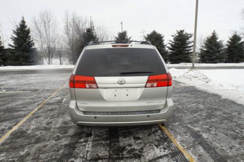 2005 Toyota Sienna XLE Mini Passenger Van 5-Door 3.3L, image 4