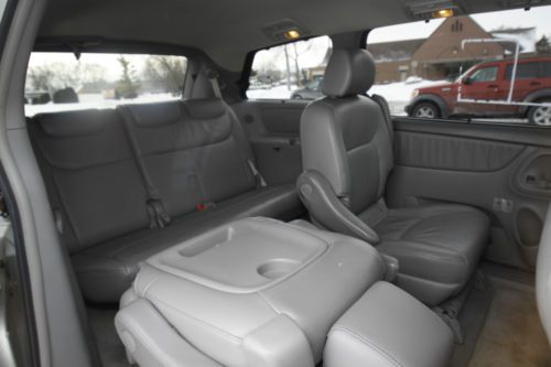 2005 Toyota Sienna XLE Mini Passenger Van 5-Door 3.3L, image 8