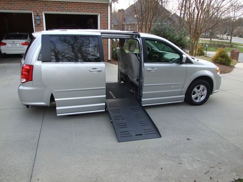 Handicap / wheelchair / scooter / braunability  / conversion van