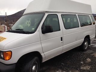 2004 ford wheel chair van, rear lift, 10 passenger seating, high top, school