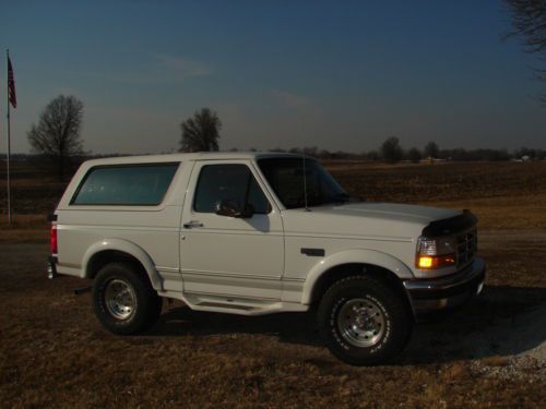 Low milage, white ford bronco 4x4, in excellent shape