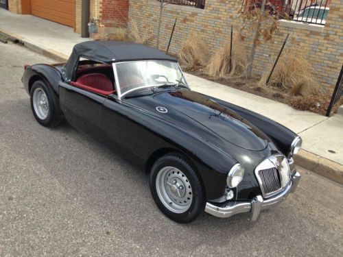 1959 mga roadster restored! hard to find like this! amazing color combo!