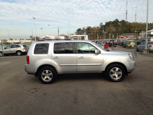 Carfax One-Owner Stability Control Mp3 Decoder Satellite Radio Climate Control, image 4