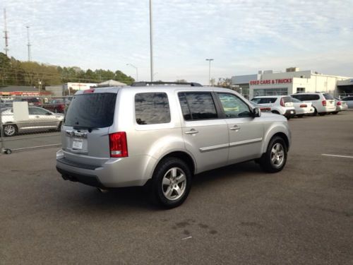 Carfax One-Owner Stability Control Mp3 Decoder Satellite Radio Climate Control, image 5