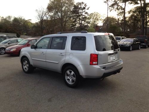 Carfax One-Owner Stability Control Mp3 Decoder Satellite Radio Climate Control, image 7