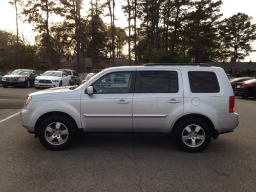 Carfax One-Owner Stability Control Mp3 Decoder Satellite Radio Climate Control, image 8