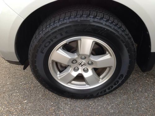 Carfax One-Owner Stability Control Mp3 Decoder Satellite Radio Climate Control, image 9