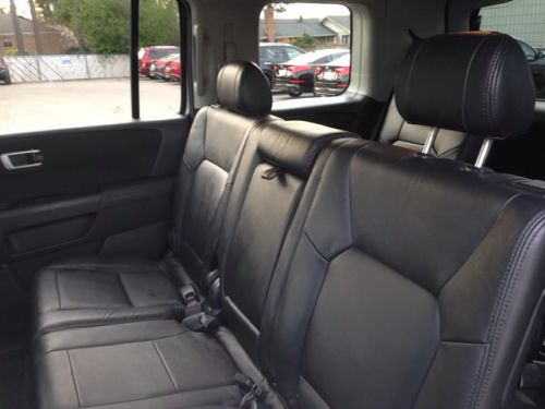 Carfax One-Owner Stability Control Mp3 Decoder Satellite Radio Climate Control, image 10