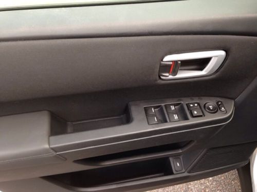 Carfax One-Owner Stability Control Mp3 Decoder Satellite Radio Climate Control, image 12