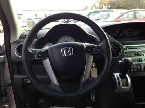 Carfax One-Owner Stability Control Mp3 Decoder Satellite Radio Climate Control, image 13