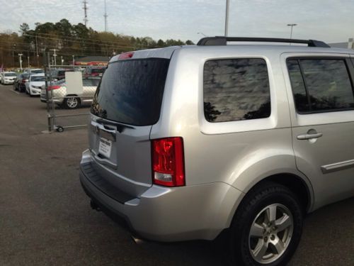 Carfax One-Owner Stability Control Mp3 Decoder Satellite Radio Climate Control, image 23