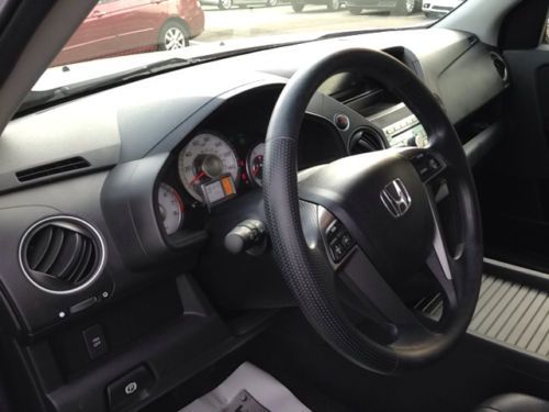 Carfax One-Owner Stability Control Mp3 Decoder Satellite Radio Climate Control, image 26