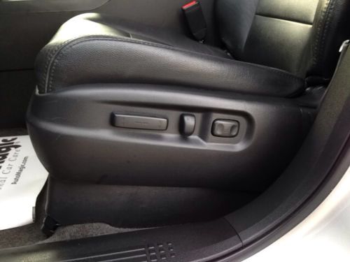 Carfax One-Owner Stability Control Mp3 Decoder Satellite Radio Climate Control, image 29