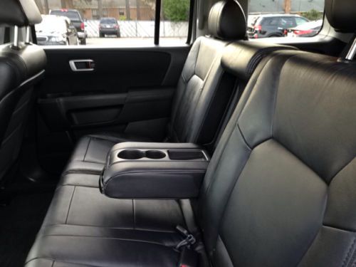 Carfax One-Owner Stability Control Mp3 Decoder Satellite Radio Climate Control, image 31