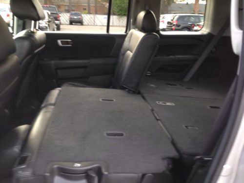 Carfax One-Owner Stability Control Mp3 Decoder Satellite Radio Climate Control, image 32