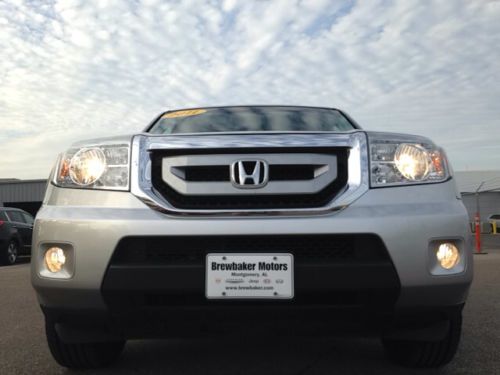 Carfax One-Owner Stability Control Mp3 Decoder Satellite Radio Climate Control, image 38