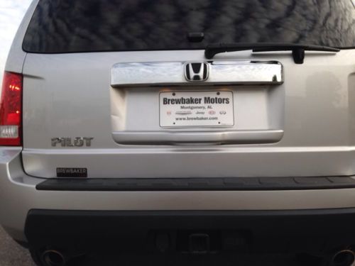 Carfax One-Owner Stability Control Mp3 Decoder Satellite Radio Climate Control, image 39