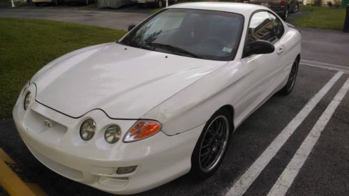 2001 hyundai tiburon base coupe 2-door 2.0l