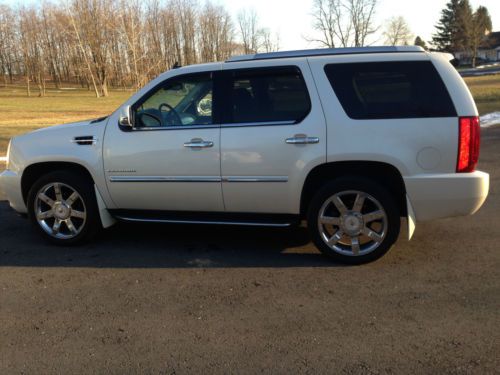 2011 cadillac escalade luxury sport utility 4-door 6.2l