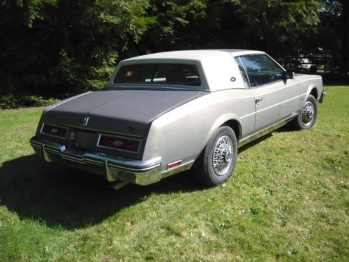 1983 Buick Riviera 2Dr Coupe, image 2