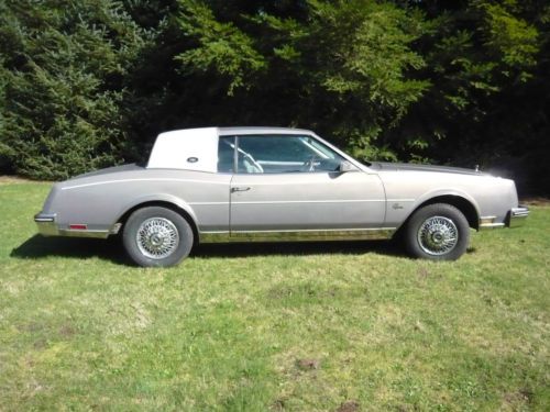 1983 Buick Riviera 2Dr Coupe, image 3