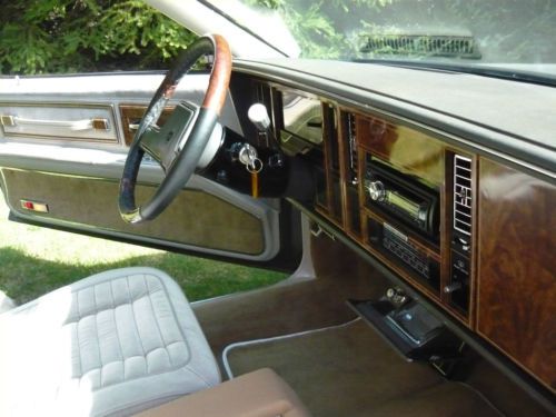 1983 Buick Riviera 2Dr Coupe, image 9