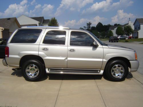 2004 cadillac escalade base sport utility 4-door 6.0l awd power moonroof 3rd row