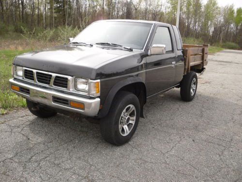 1997 Nissan Pickup XE Standard Cab Pickup 2-Door 2.4L, image 2
