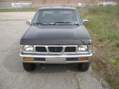 1997 Nissan Pickup XE Standard Cab Pickup 2-Door 2.4L, image 3