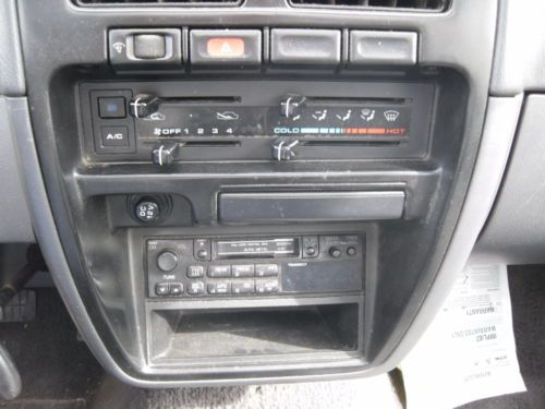 1997 Nissan Pickup XE Standard Cab Pickup 2-Door 2.4L, image 11