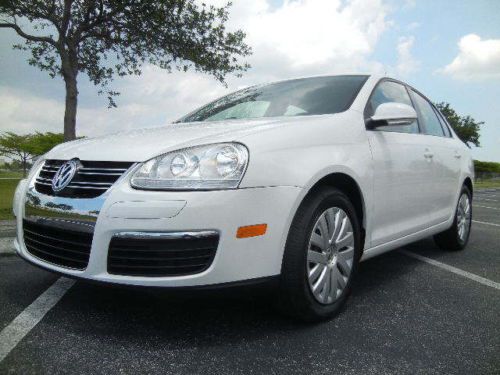 2010 Volkswagen Jetta S Sedan with 3 months or 3000 miles limited warranty, image 3