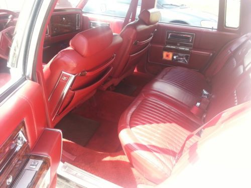 1991 Cadillac Fleetwood Brougham, this car is super clean, image 3
