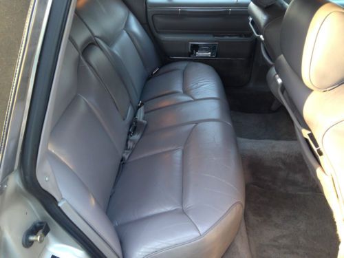 1989 Lincoln Town Car Signature Sedan 4-Door 5.0L, image 5