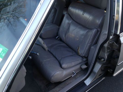 1989 Lincoln Town Car Signature Sedan 4-Door 5.0L, image 9