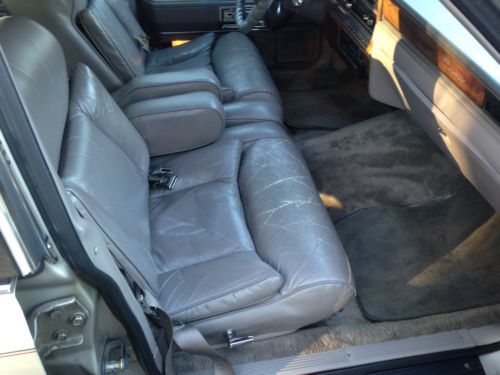 1989 Lincoln Town Car Signature Sedan 4-Door 5.0L, image 10