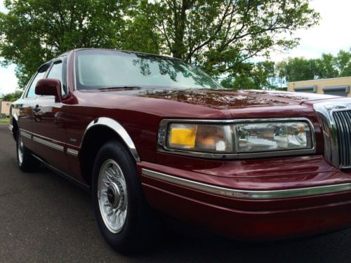 1997 lincoln town car executive 50k original miles mint 95,96,97 rare burgundy